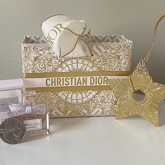 Miss Dior Gift Set with Bag and Holiday Star - Picture 3 of 6